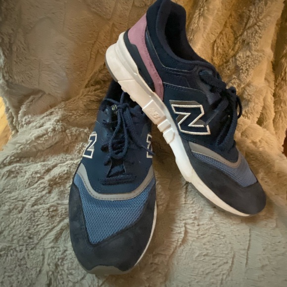 New Balance Sz 9.5 997H blue, navy and pink Sneakers - Picture 5 of 11